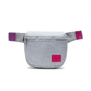 HERSCHEL SUPPLY CO. FIFTEEN HIP PACK GRADIENT